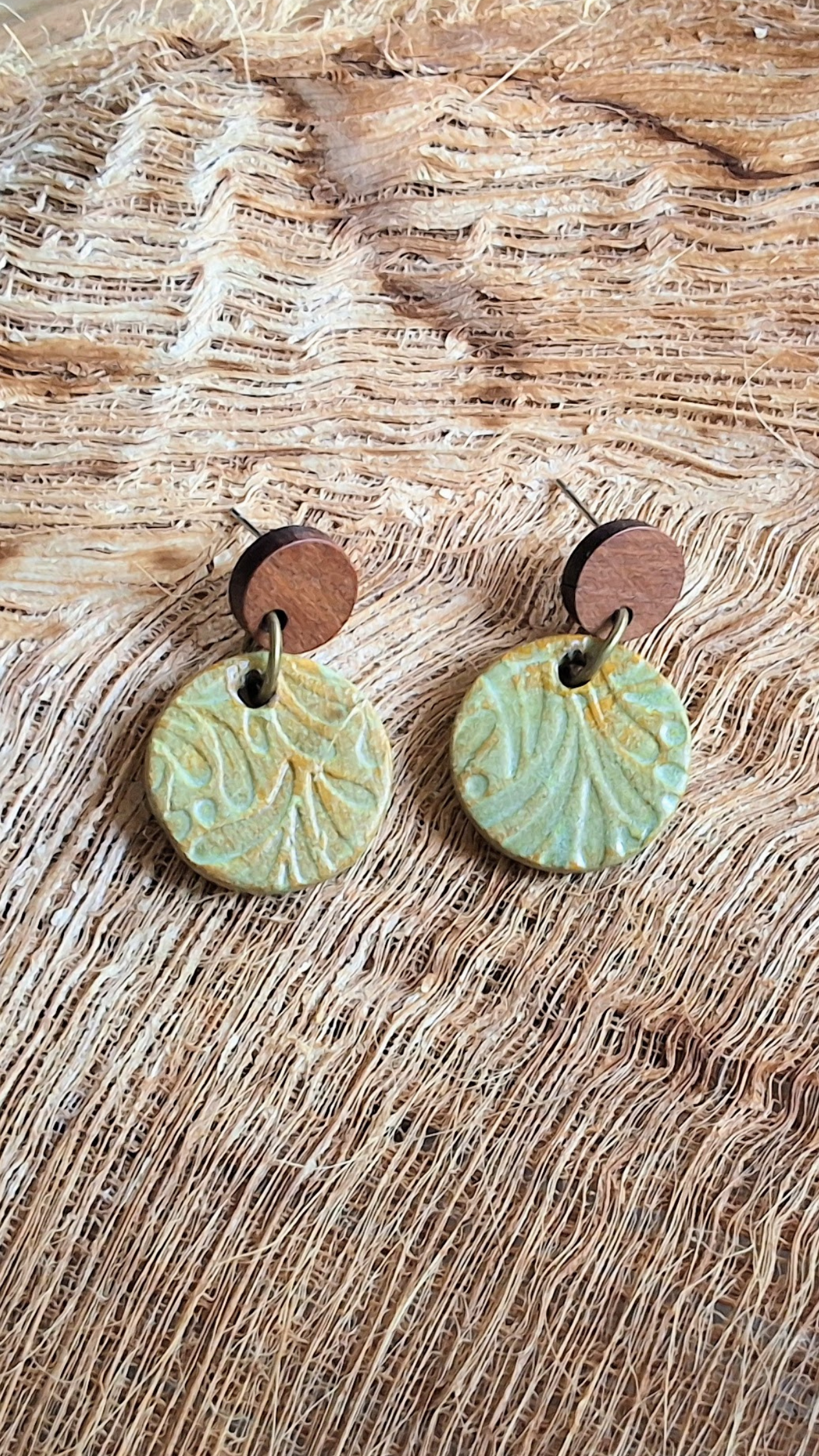 EAR-FRN04BNS: Hawaiian Fern Heart Ceramic Post Earrings in Butternut Squash glaze