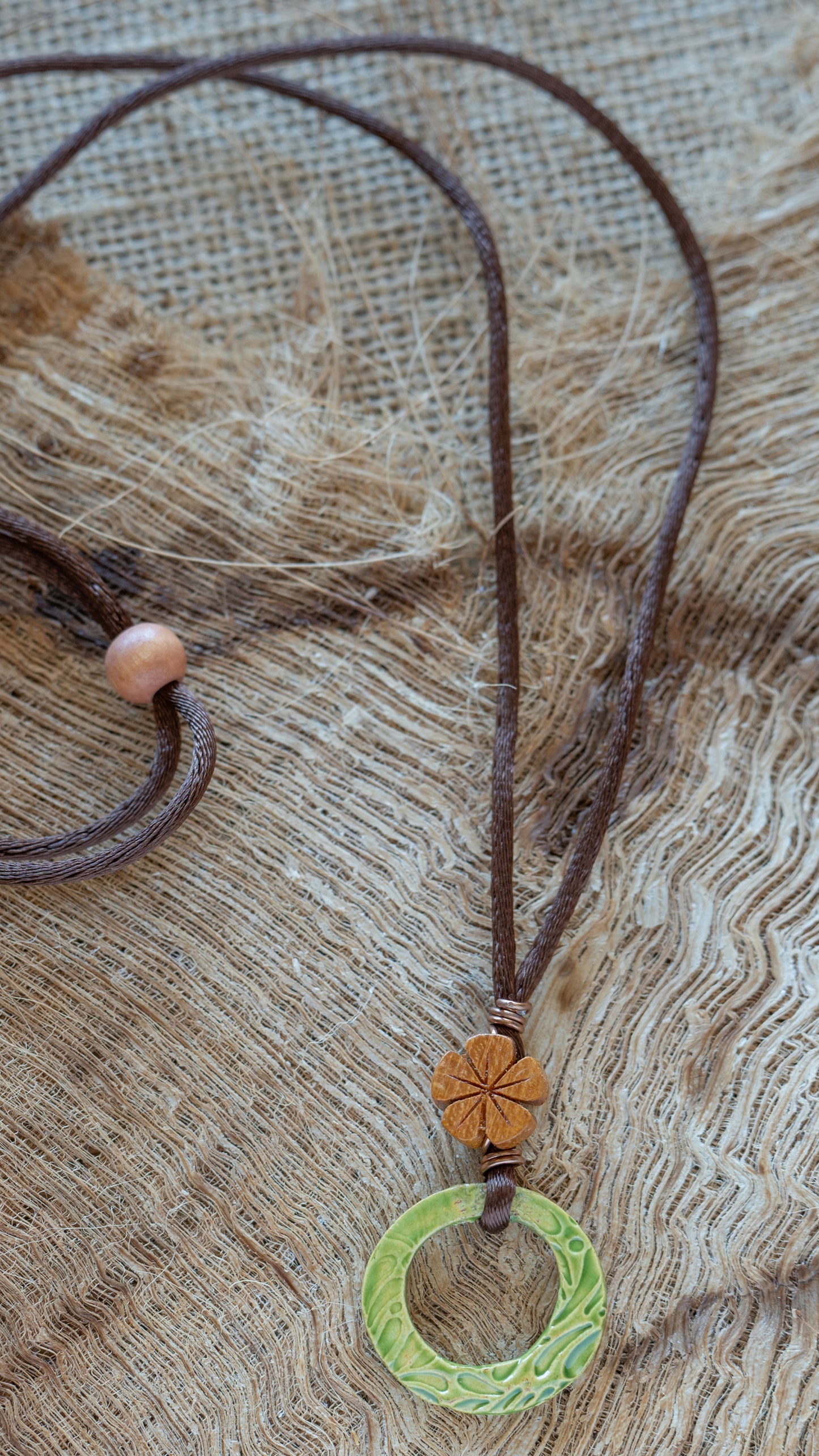 NKL-FRN01GRN: Fern Blossom Ceramic Necklace – Green Glaze with Wood Flower