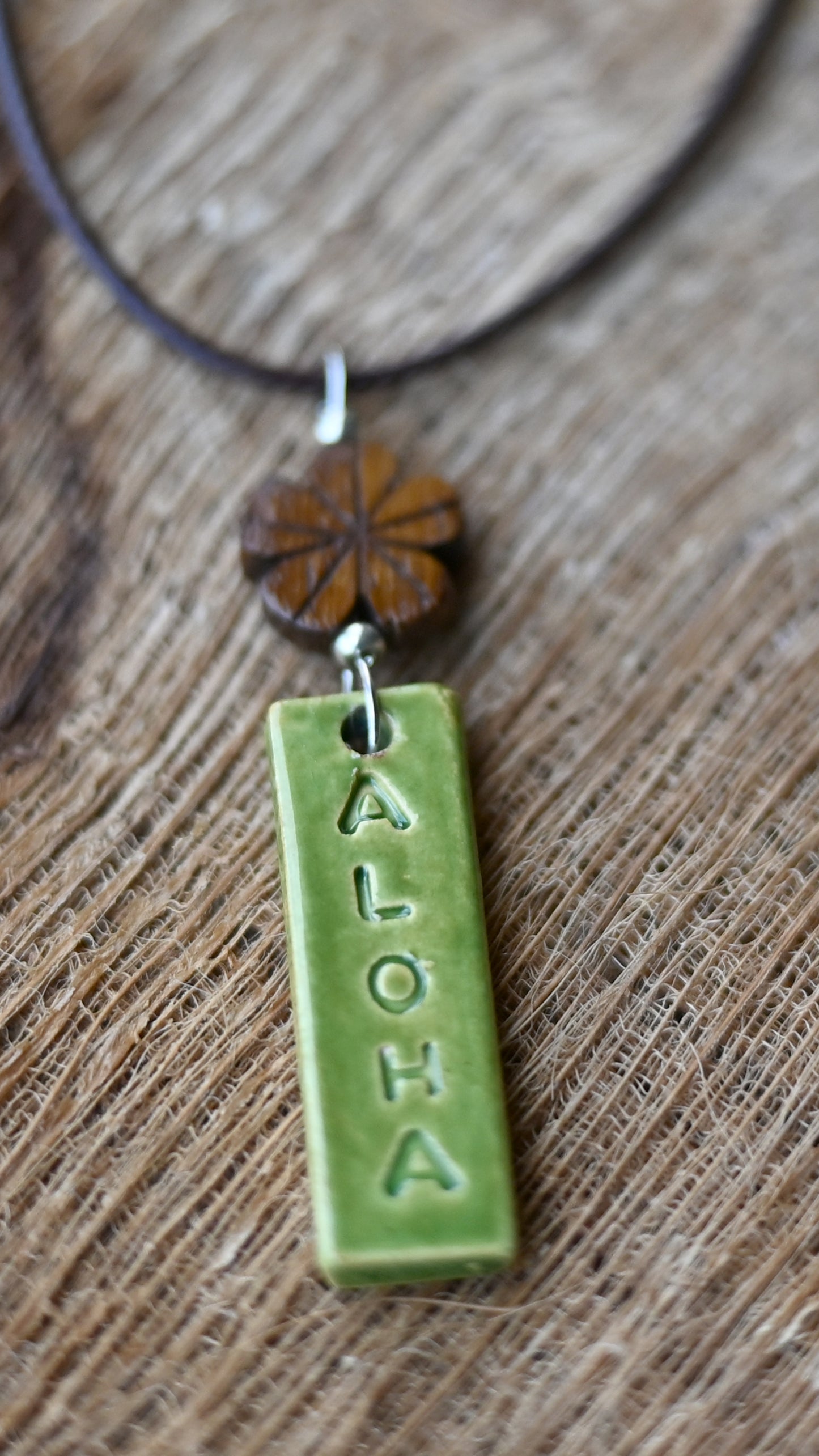 NKL-ALO02GRN: Aloha Green Ceramic Necklace with Wood Flower