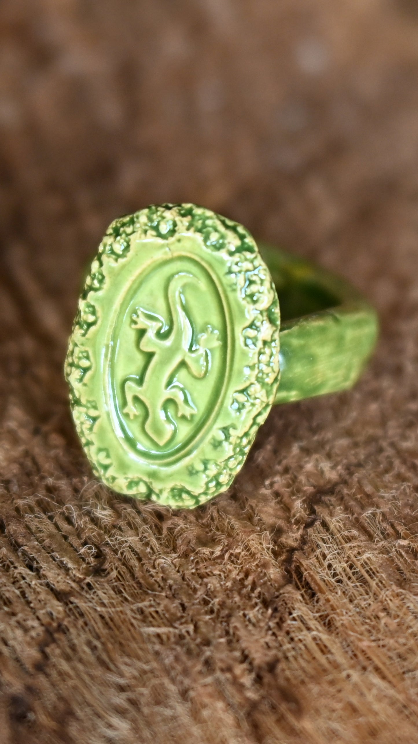RNG-GKO01GRN: Green Gecko Ceramic Ring