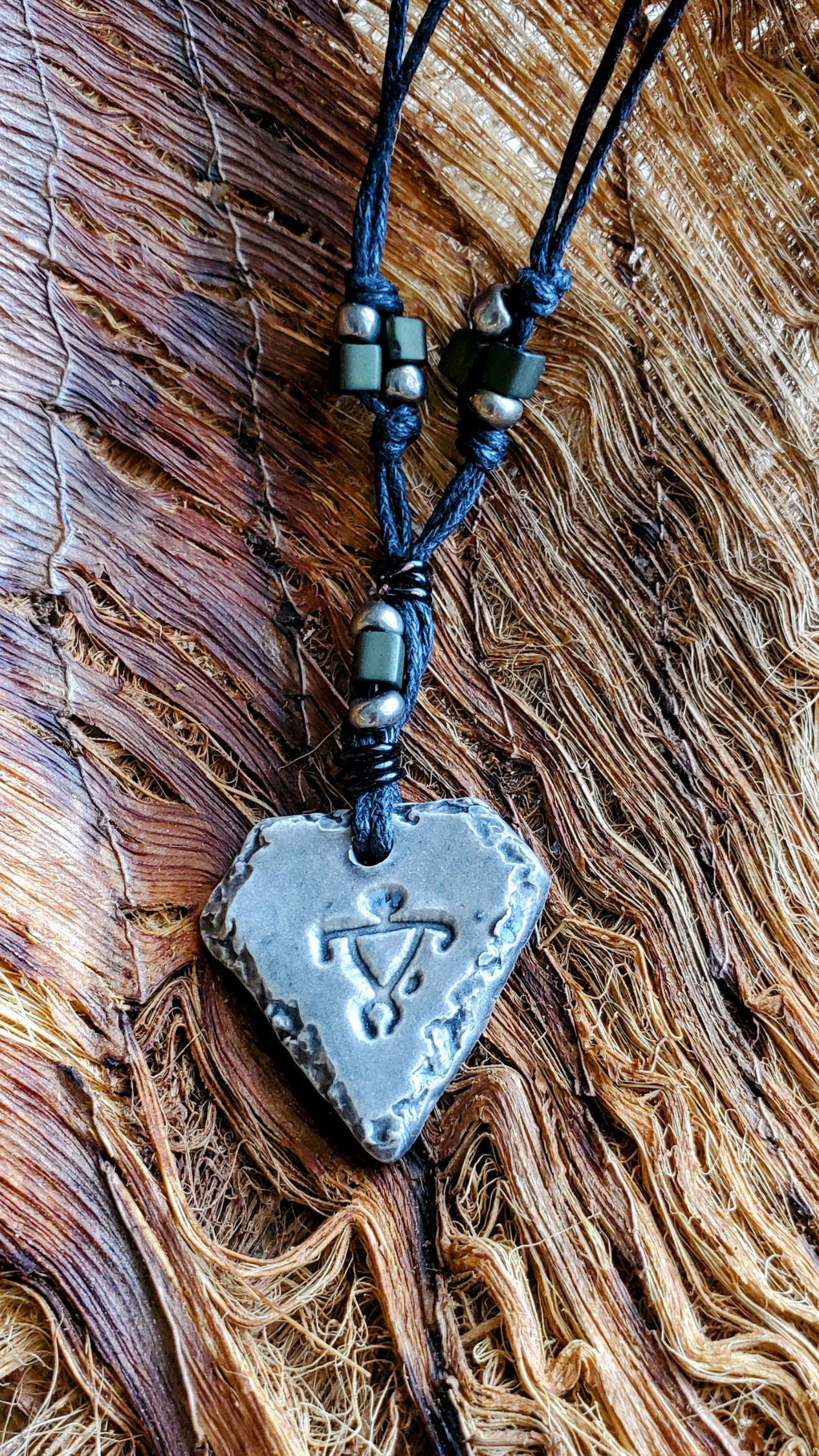 NKL-WAR01GRY: Warrior Petroglyph Arrowhead Ceramic Necklace – Grey Glaze