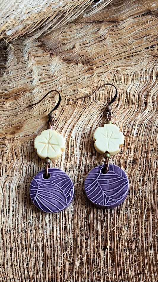 EAR-MON02PRP: Monstera Round Ceramic Earrings – Purple Glaze with Cream Wooden Flowers