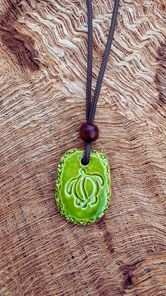NKL-HNU01GRN: Petroglyph of a Honu (Turtle) Ceramic Necklace – Green Glaze