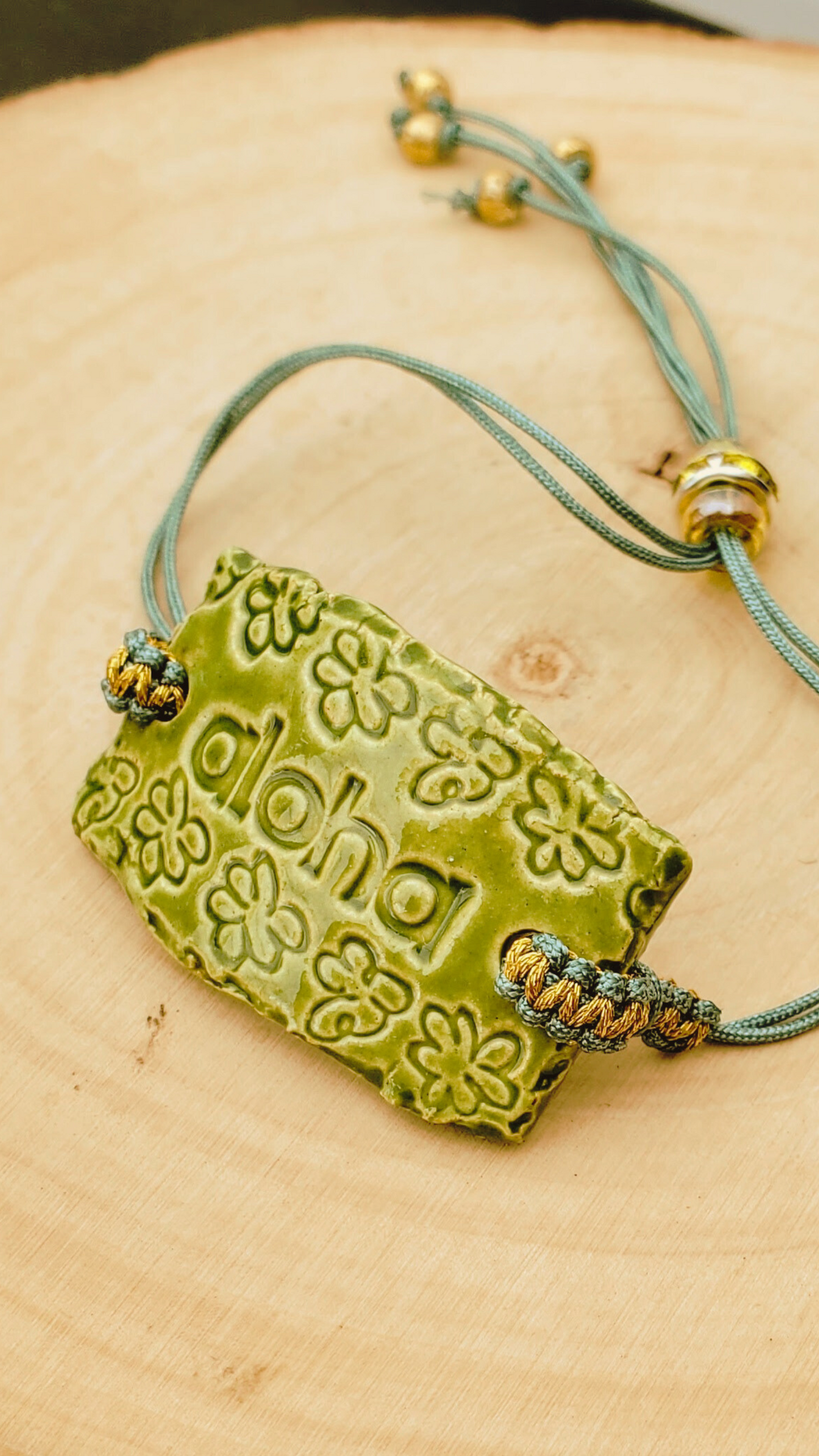 BLT-ALO01GRN: Aloha and Leis Adjustable Ceramic Bracelet – Green Glaze