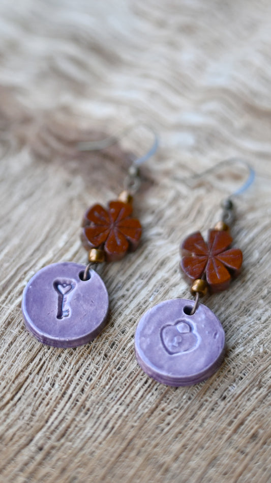 EAR-LAK01PRP: Lock and Key Round Ceramic Earrings with wood flower – Purple Glaze