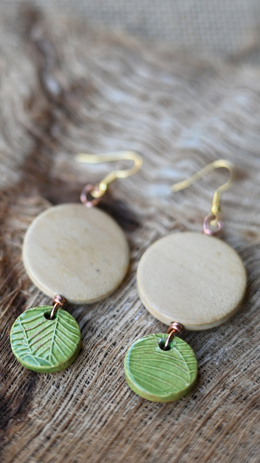 EAR-MON02GRN: Monstera Round Ceramic Earrings – Green Glaze