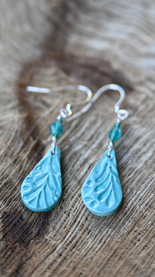 EAR-FRN01AQA: Teardrop Fiddle Fern Ceramic Earrings – Aqua Glaze