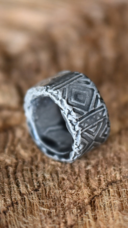 RNG-TRB1GRY-Tribal Ring in Grey Glaze