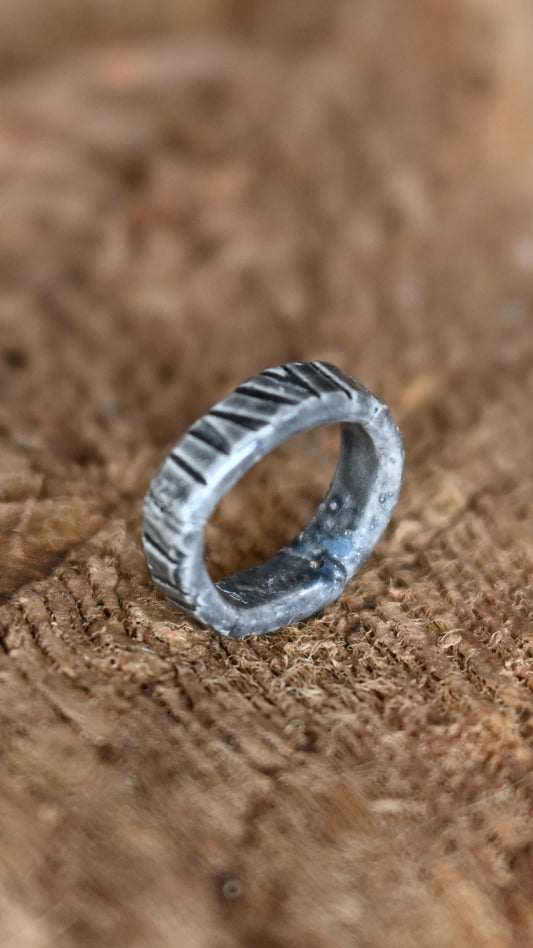 RNG-MOD1GRY-Modern Lines Ring in Grey Glaze