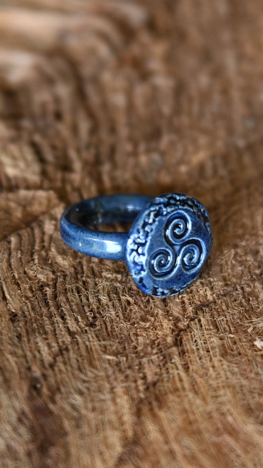 RNG-WTR01ABL: Water Celtic Ceramic Ring in Dark Blue