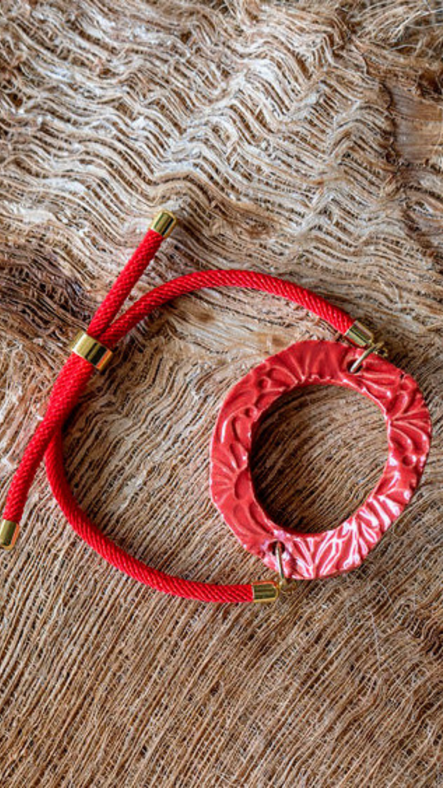 BLT-FRN01RED: Red Fern Ceramic Bracelet with Adjustable Red Cable and Gold Tips